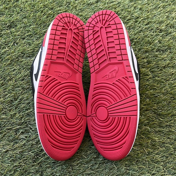 Air Jordan 1 Retro Low OG - Picture 6 of 6